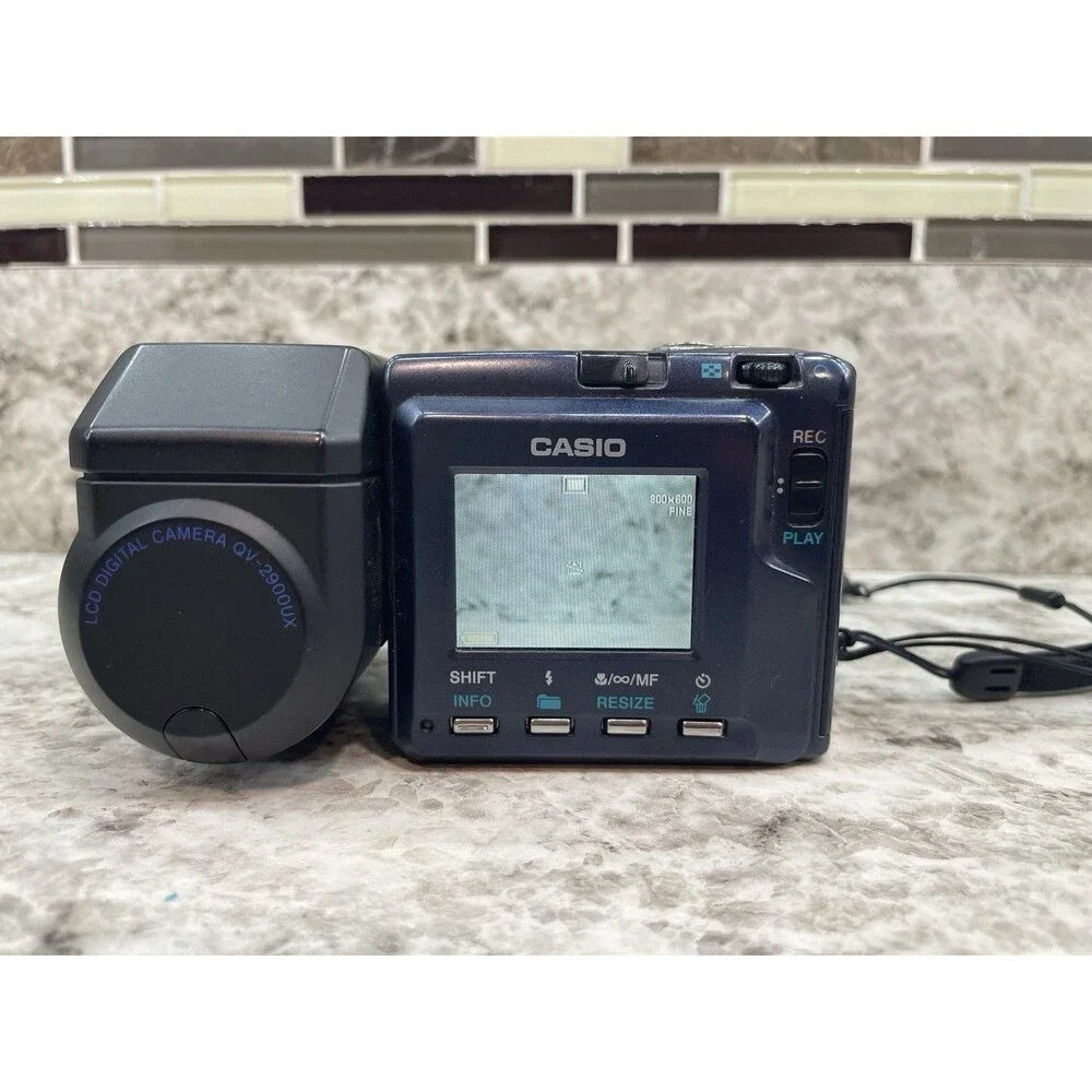 CASIO QV-2900UX Compact Digital Camera 8x Optical 32x Digital Zoom With Bag
